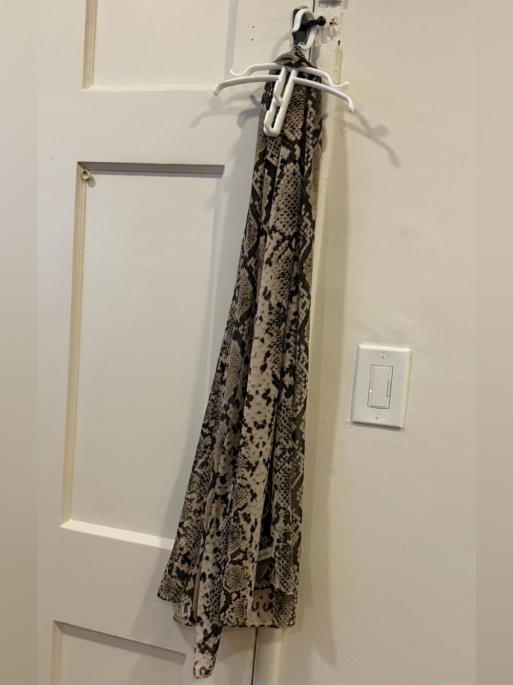 Calvin Klein Snake prints scarf in Brown and Black